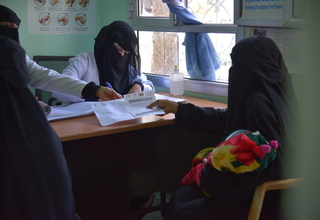 خدمات ما قبل الولادة تُقدم لنساء حوامل في اليمن © UNFPA Yemen