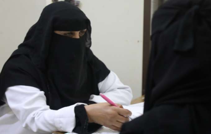 A few months after giving birth, Seyoun visits her doctor, Dr Mayada, for counselling & family planning services. ©UNFPA Yemen