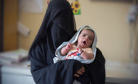 A woman and her newborn at a UNFPA-supported health centre. More than 100 health facilities are at risk of closing. © UNFPA Yemen