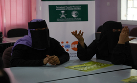  تتيح المساحات الآمنة للنساء والفتيات اللاتي يتعرضن للعنف تعلم مهارات جديدة لتغيير حياتهن. © صندوق الأمم المتحدة للسكان في اليمن