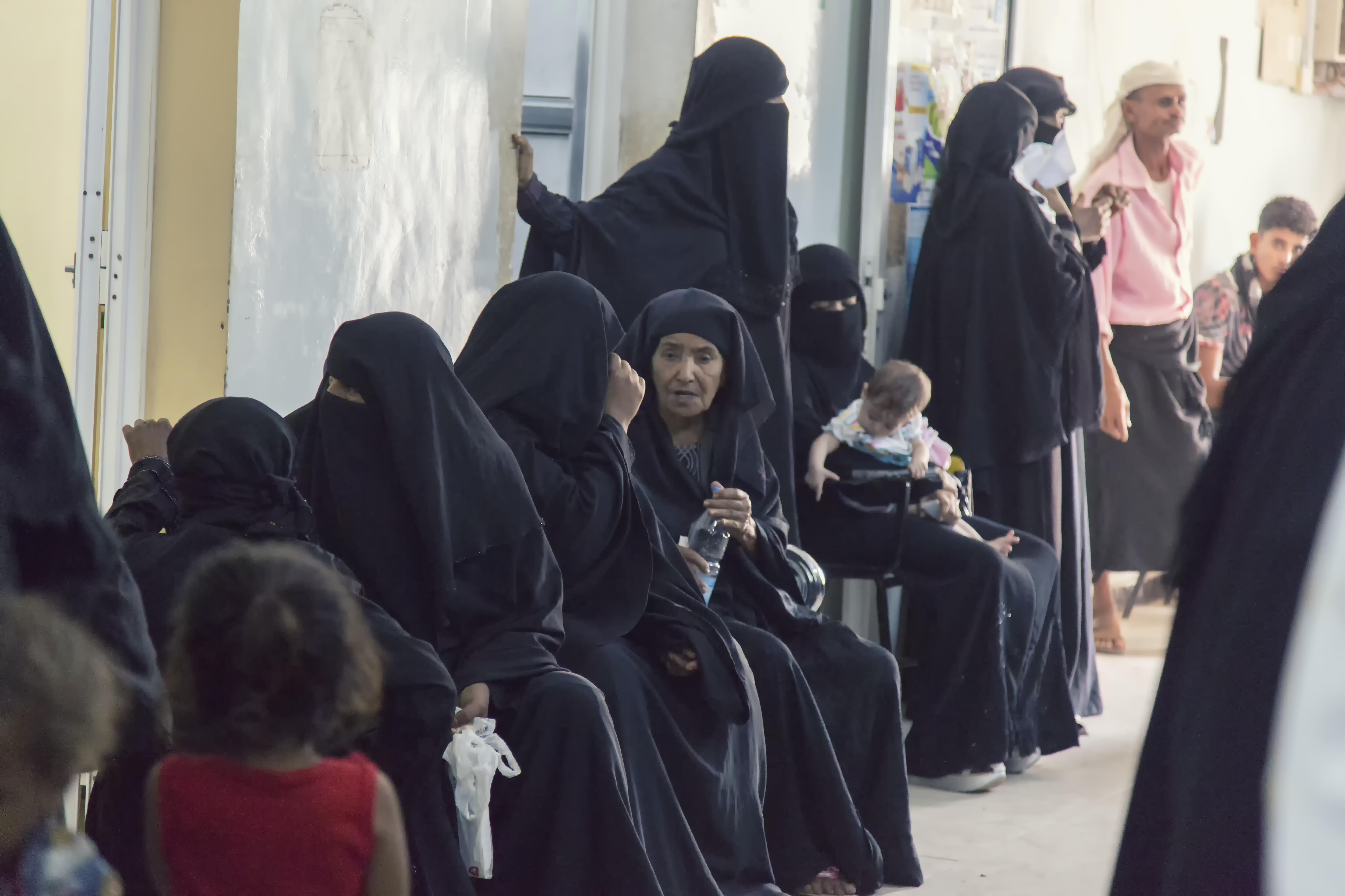 Displaced women waiting for reproductive health services at a health facility in Hodeidah © UNFPA Yemen