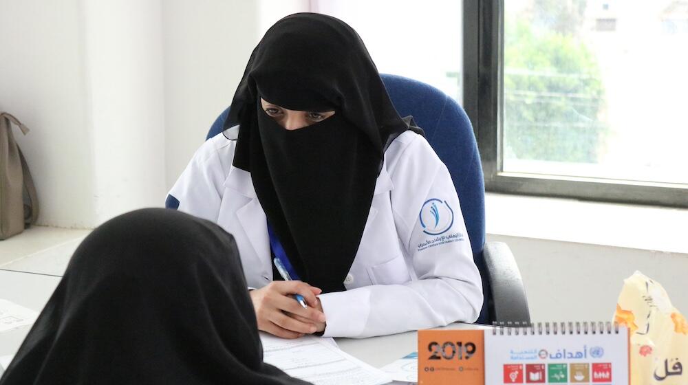 A woman receives counselling at a UNFPA-supported specialized mental health centre in Yemen. © UNFPA Yemen