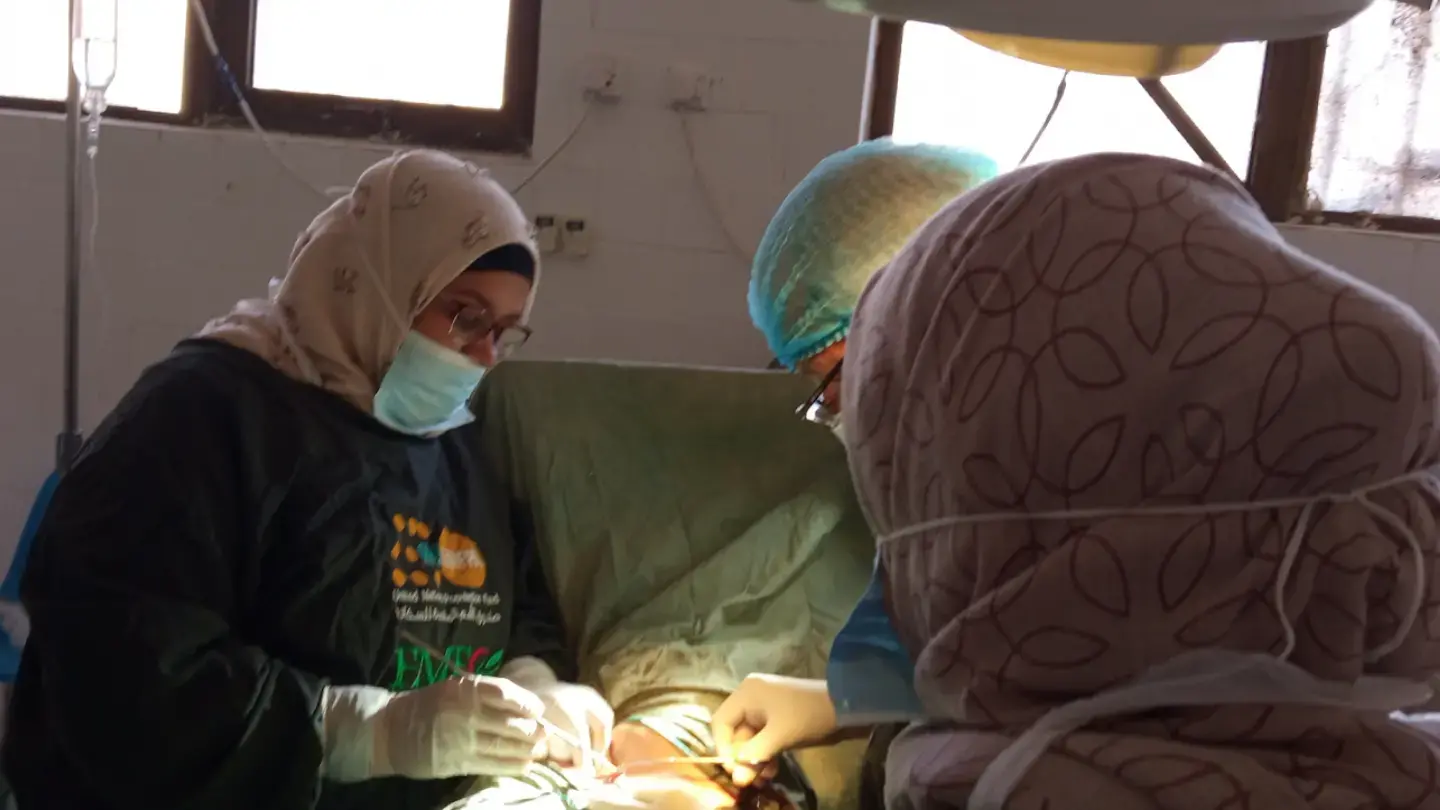 إعادة الأمل: طبيبة رائدة في جراحة معالجة الناسور الولادي في اليمن
